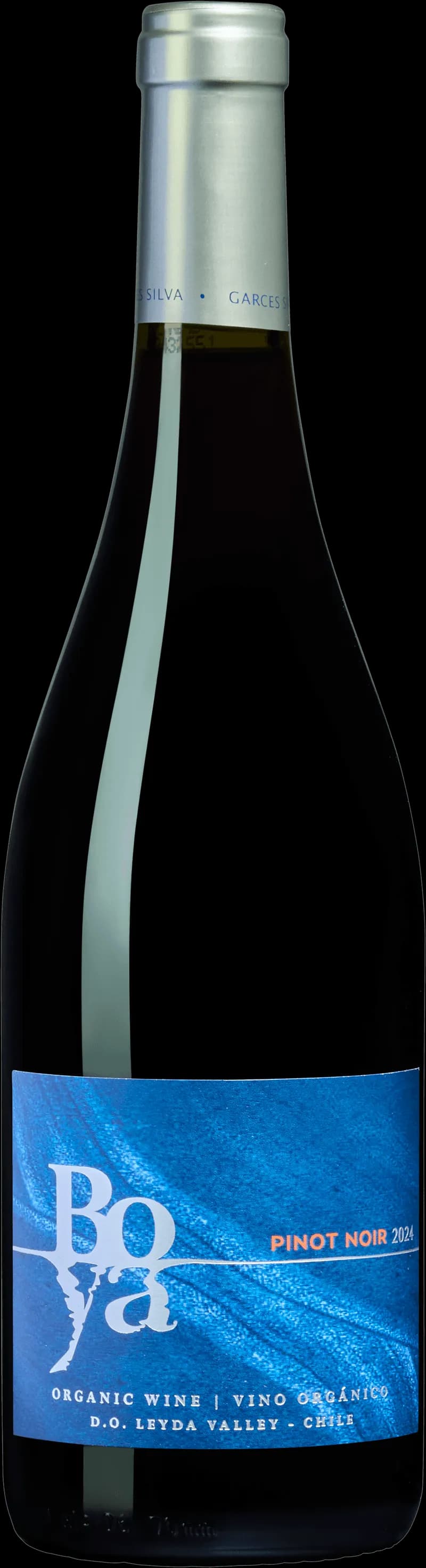 Flaska av Boya rött vin på en bordduk.