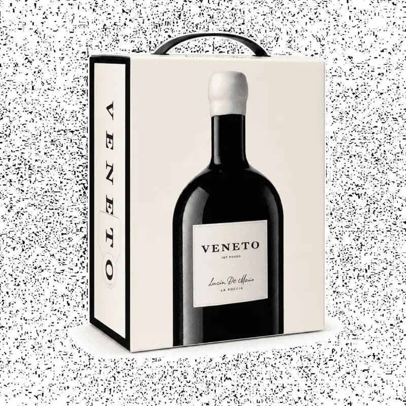 Flaska med rött vin från Cantine di Verona