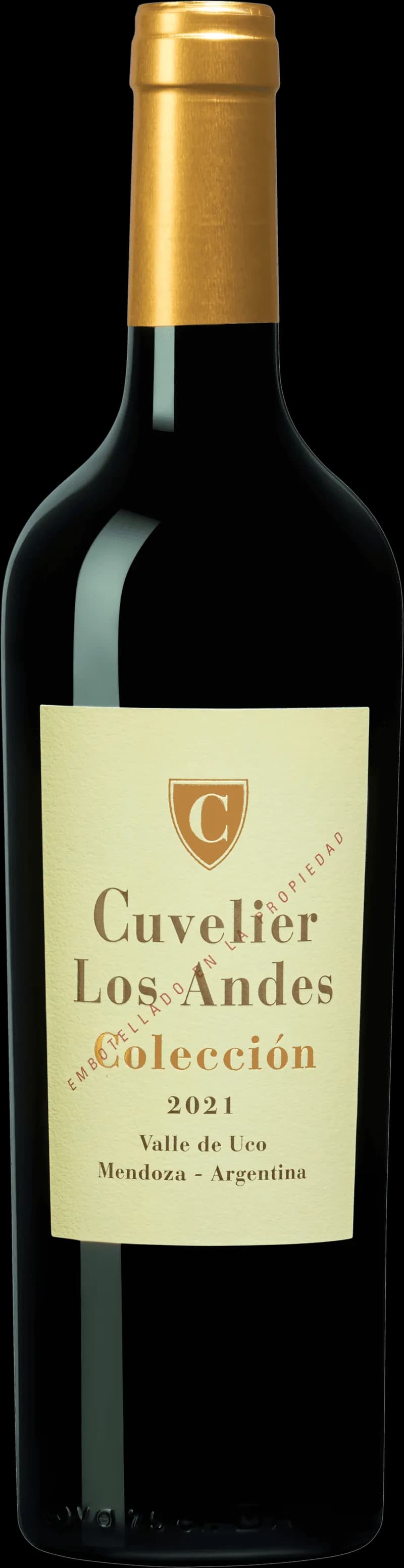 Flaska av rött vin från Cuvelier Los Andes på en bordsservering.