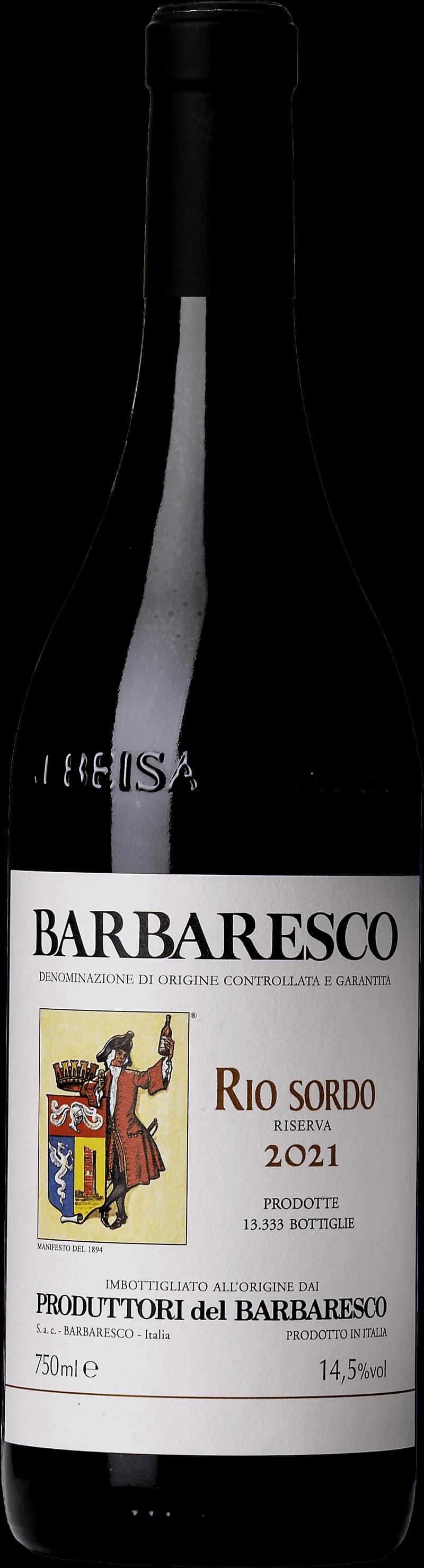 Flaska Barbaresco Riserva Rio Sordo, ett rött vin från Piemonte, avbildad i helfigur mot ljus bakgrund.