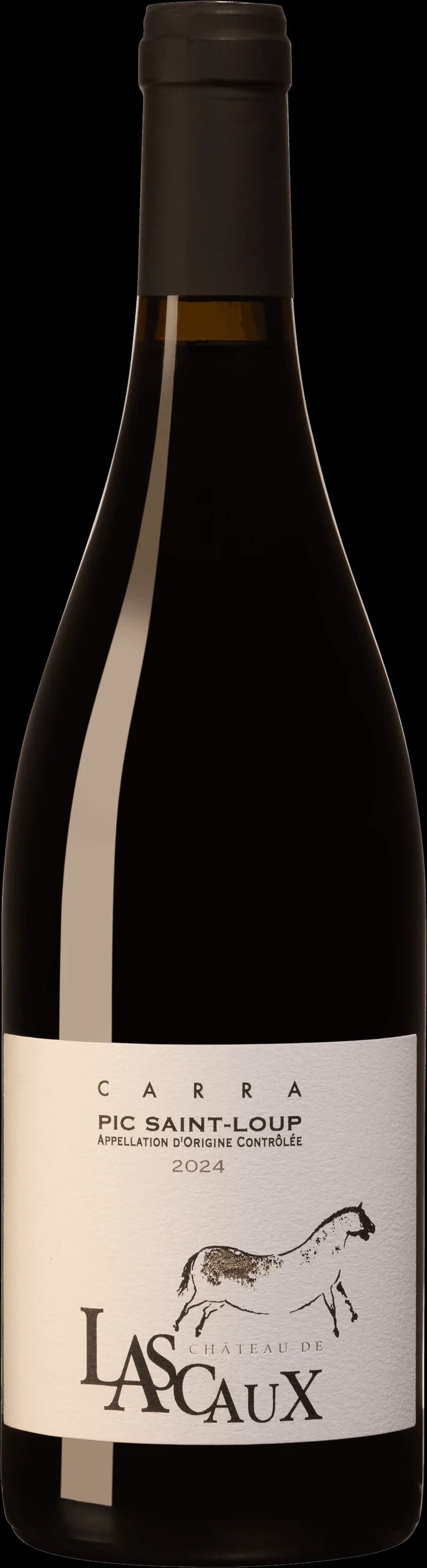Flaska och glas med Carras röda vin uppställt för provning