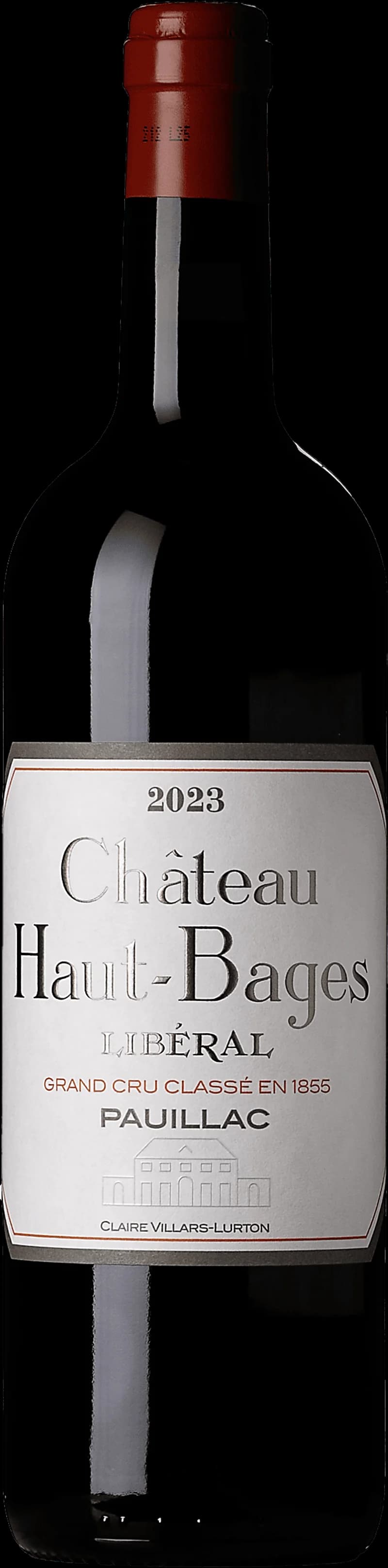 Flaska Château Haut-Bages Libéral rött vin från Pauillac i Bordeaux, uppställd mot neutral bakgrund.