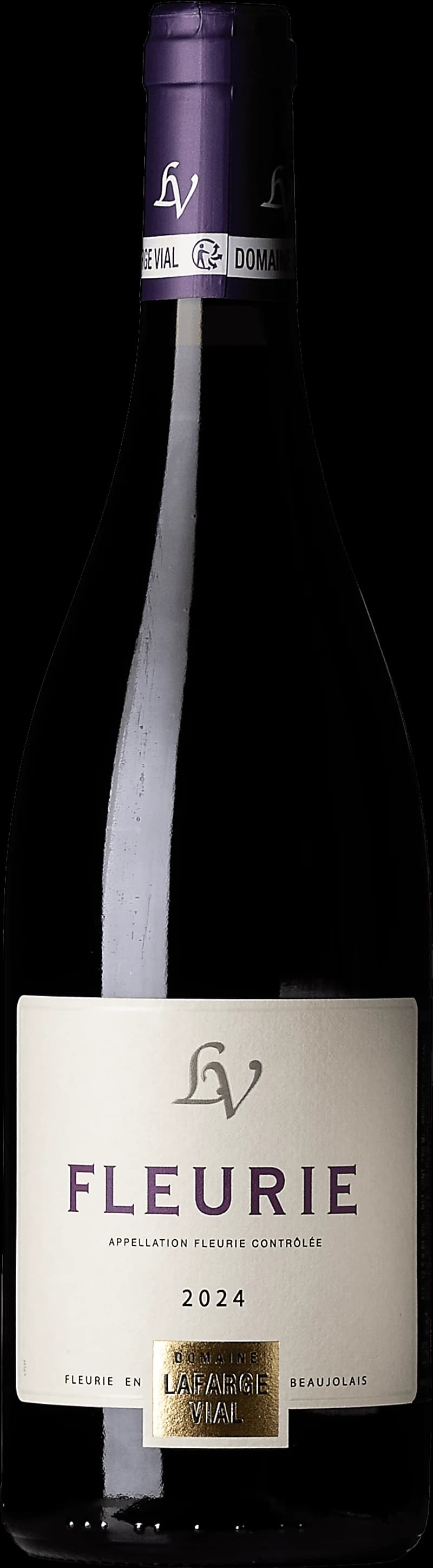 Flaska rött vin från Fleurie av producenten Lafarge Vial, fotograferad mot neutral bakgrund.