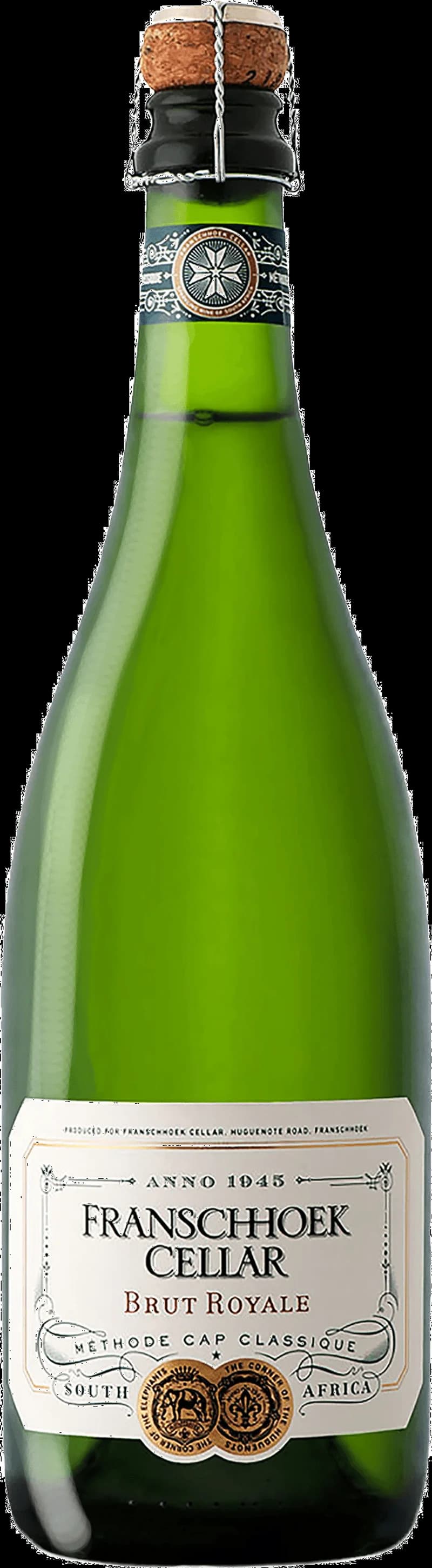 Mousserande vin i glas på vingård i Franschhoek, Sydafrika, med vingårdslandskap i bakgrunden