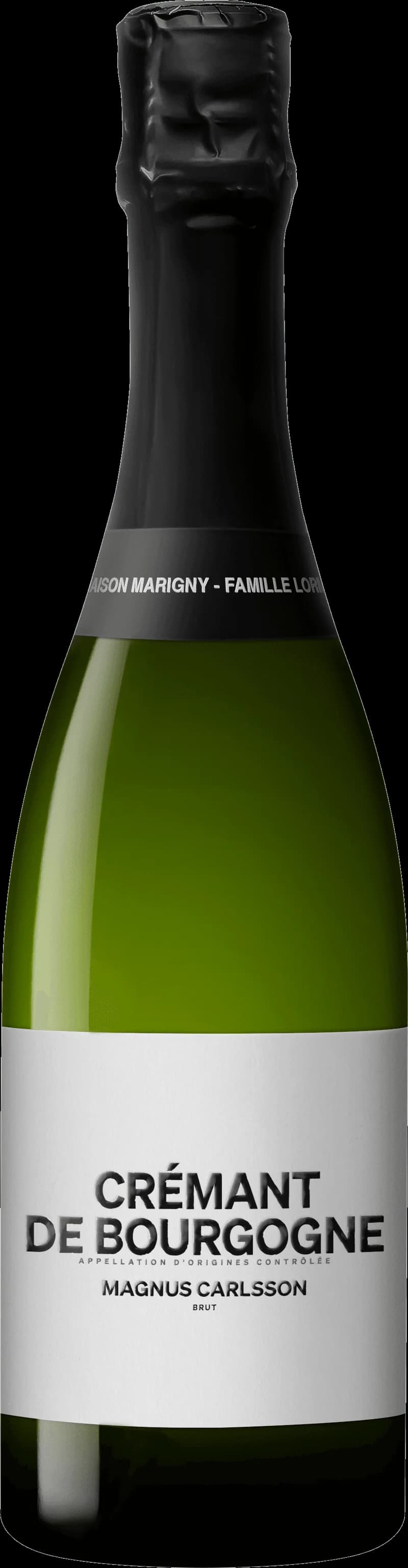 Magnus Carlsson håller ett glas mousserande vin