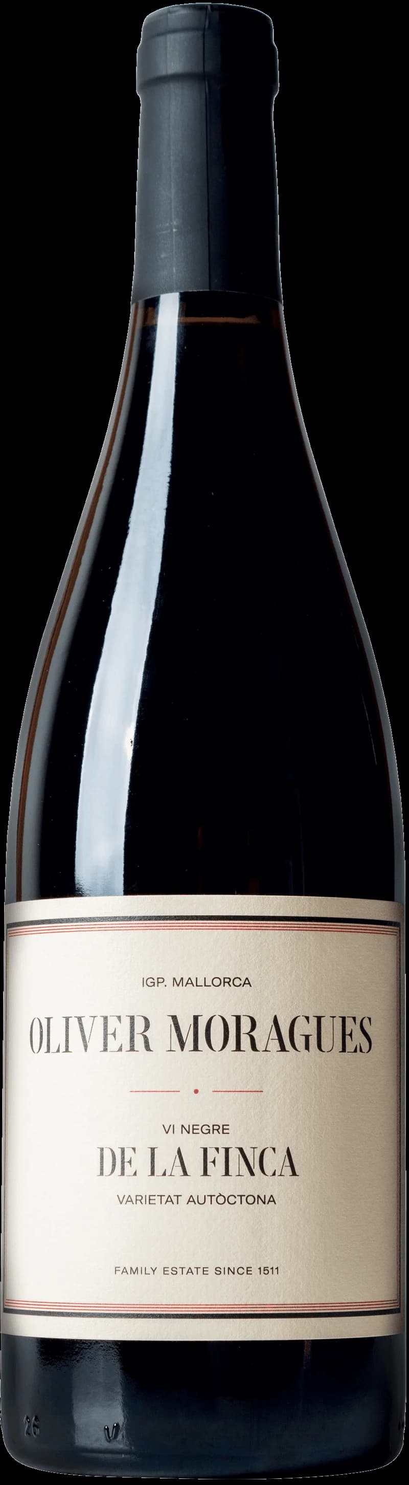 Flaska rött vin från Om de la Finca, ett spanskt vin med mörk färg och klassisk etikett.