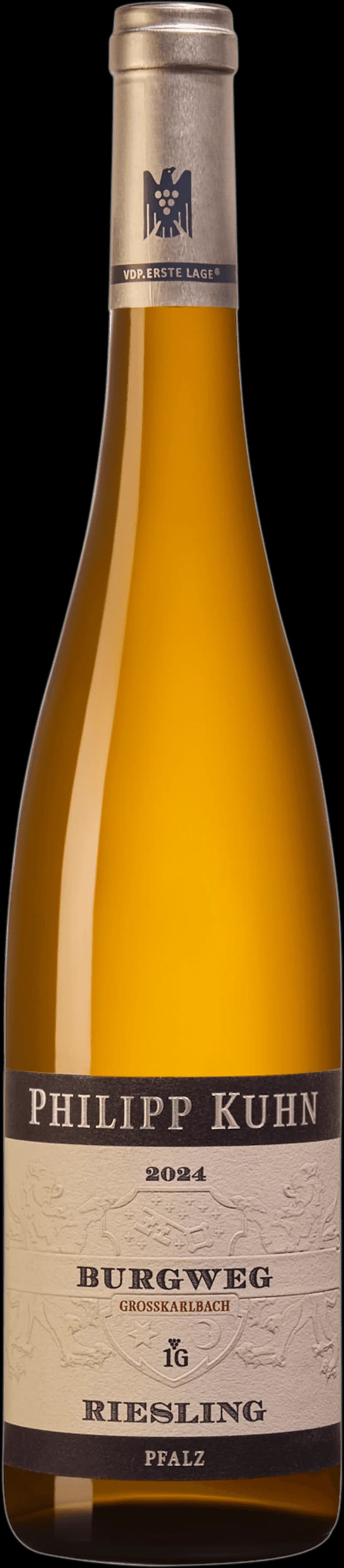 Flaska och glas med vitt Riesling-vin från Burgweg, ljusgul färg mot neutral bakgrund.