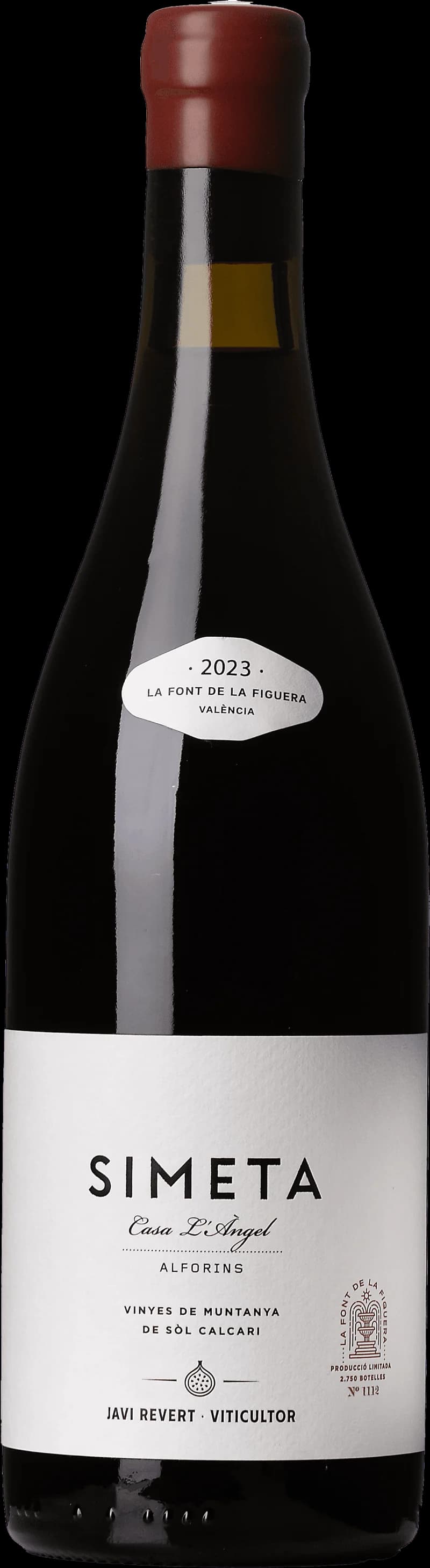 Flaska eller glas med rött vin av sorten Simeta
