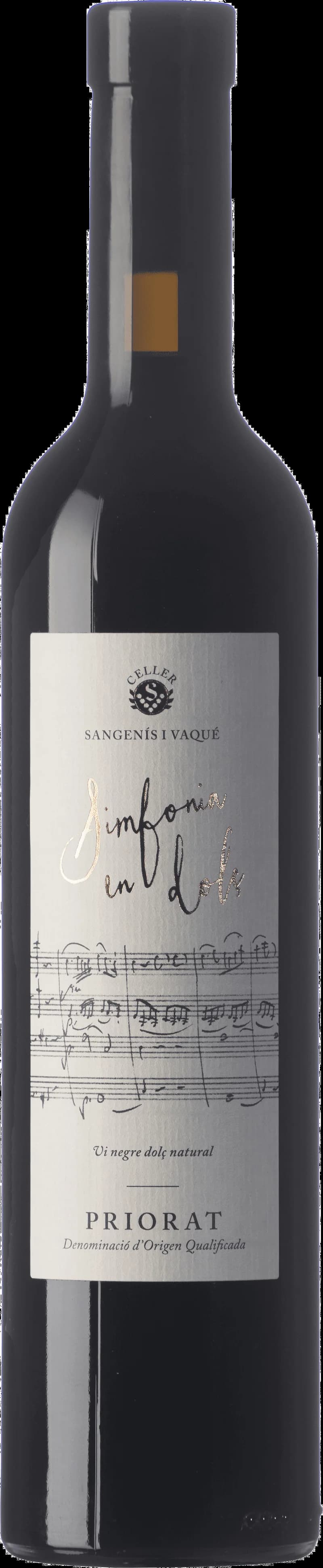 Flaska rött vin av märket Simfonia en Dol, fotograferad för vin- och matmagasin.