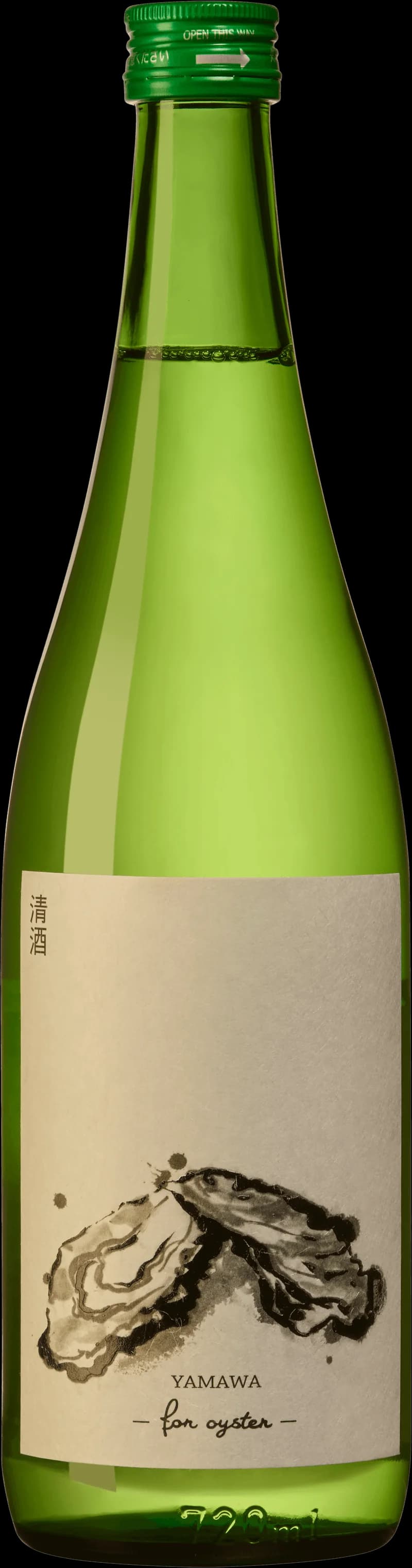 Flaska Yamawa sake bredvid färska ostron, perfekt kombination av sake och skaldjur