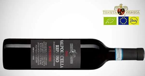 en flaska Tenuta Vignega Valpolicella Ripasso Superiore