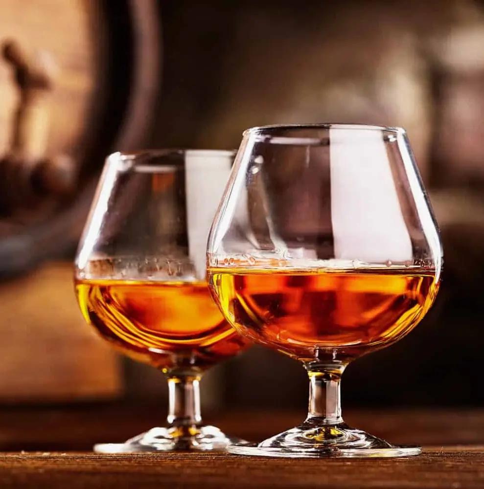 Är konjak samma sak som whisky?