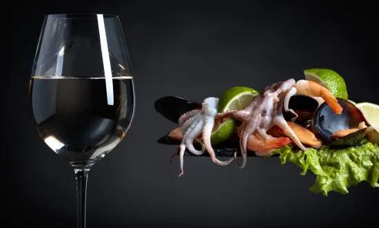 tanniner - ett glas rött och skaldjur