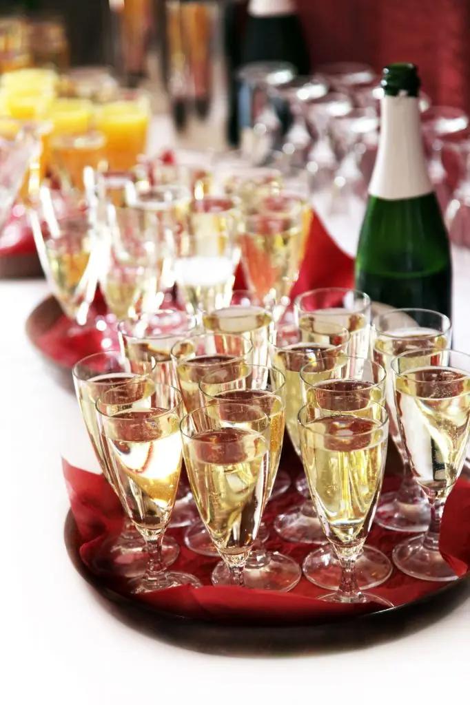 ska-champagne-serveras-kall