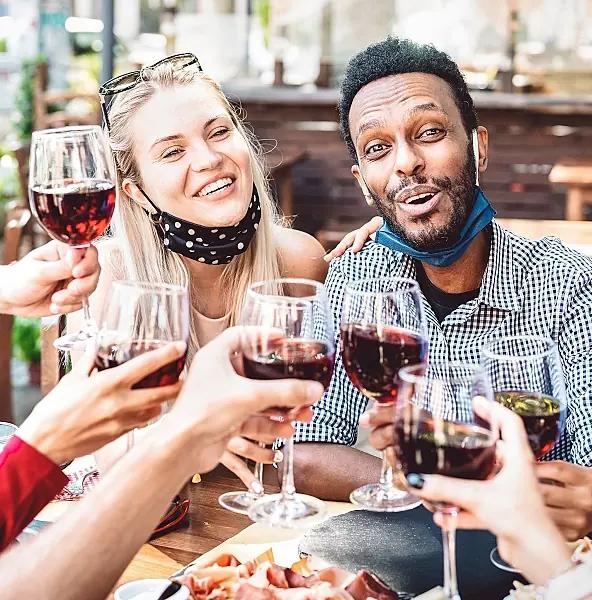 måttlighetstrenden - en skål vid bordet