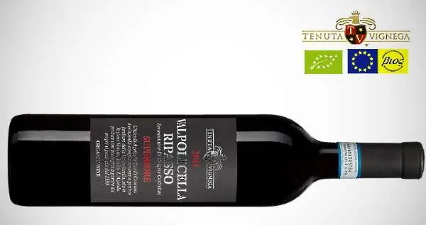 en flaska Tenuta Vignega Valpolicella Ripasso Superiore