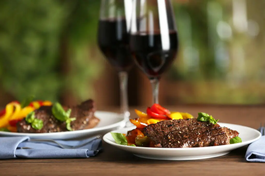 Perfekta vinval för regionala rätter och speciella kötträtter