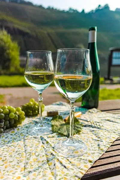 Mosel - 2 glas och en flaska
