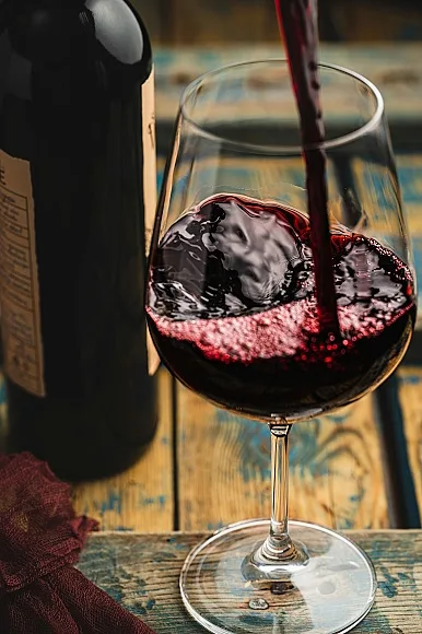 syrah shiraz - ett rött glas vin.jpg