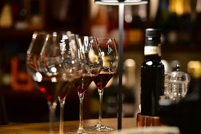 Italien à la carte - glas med rödvin.jpg