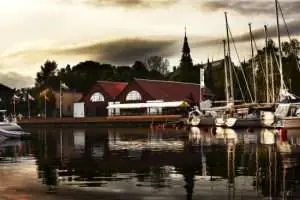 Sprimuseum på kvällen