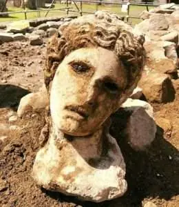 romersk staty huvud av Dionysos