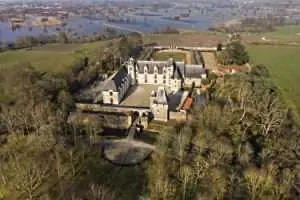 Photo aerienne du chateau de Goulaine et des marais