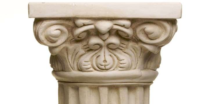 ancient-column-pillar-replica-on-white - Vinjournalen.se