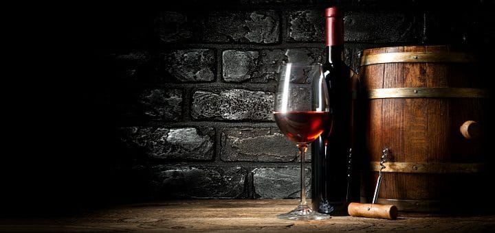 valpolicella-–vinflaska glas och tunna