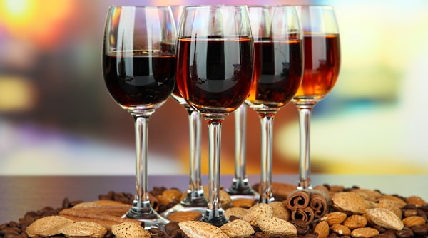 sherry - flera glas sherry och lite nötter