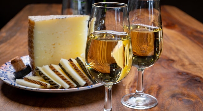 Madeira - ett glas och ostbitar